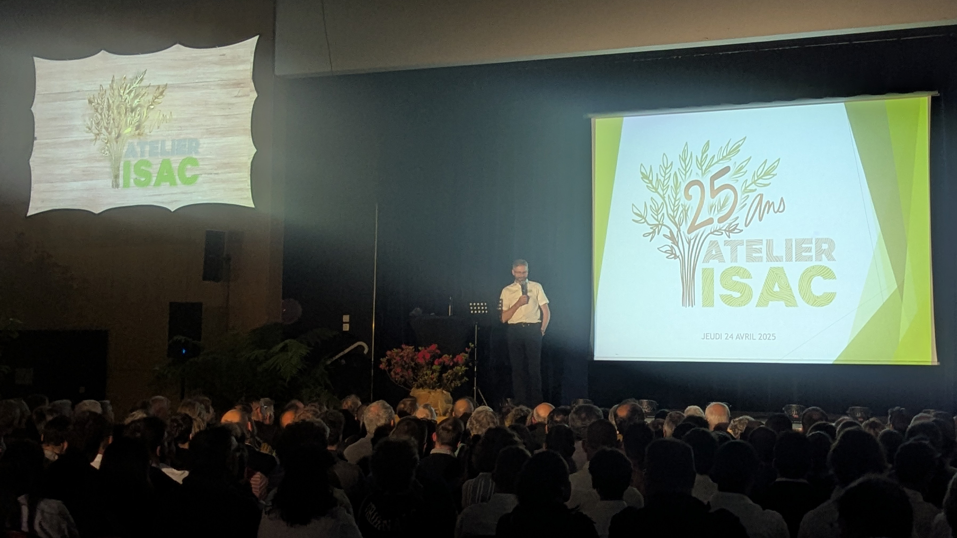 Projection 25 ans Atelier ISAC - Animation logo